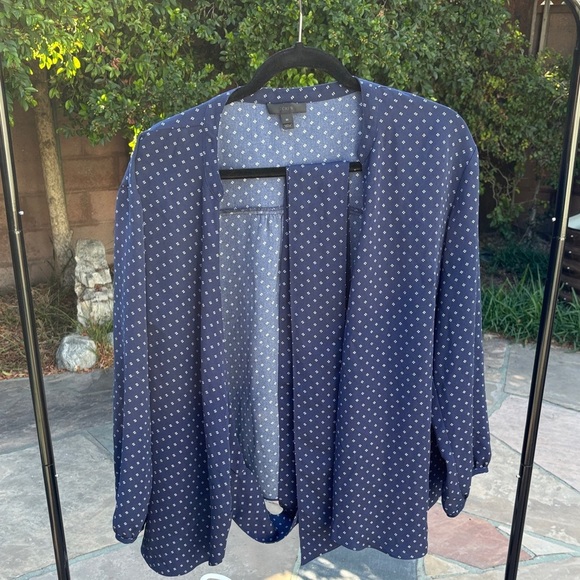 Great Cond. J. Crew M Wrap Blouse Foulard Dot Blue White - Picture 1 of 9